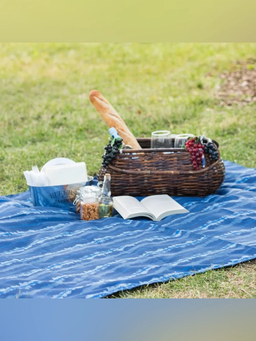 Lug Gather Picnic Blanket Fog Grey NWT - Picture 4 of 5